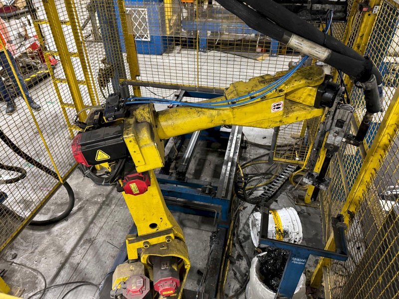 FANUC M-6iB/20 6 AXIS ROBOT W/ R-J3IB CONTROLLER. STOCK # 0789724