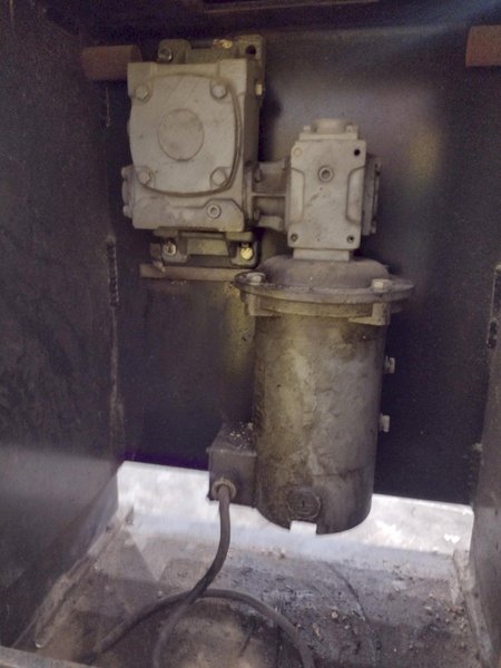 1,250 LB STINGER MODEL #P-1250 PIPE WELDING POSITIONER WITH 30" GRIPPER CHUCK : YOBRO #25215