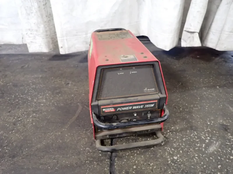 LINCOLN 350 A WELDER  -  POWER WAVE 355