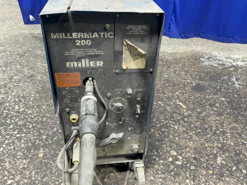 MILLER 200 AMP WELDER   -  MILLERMATIC 200