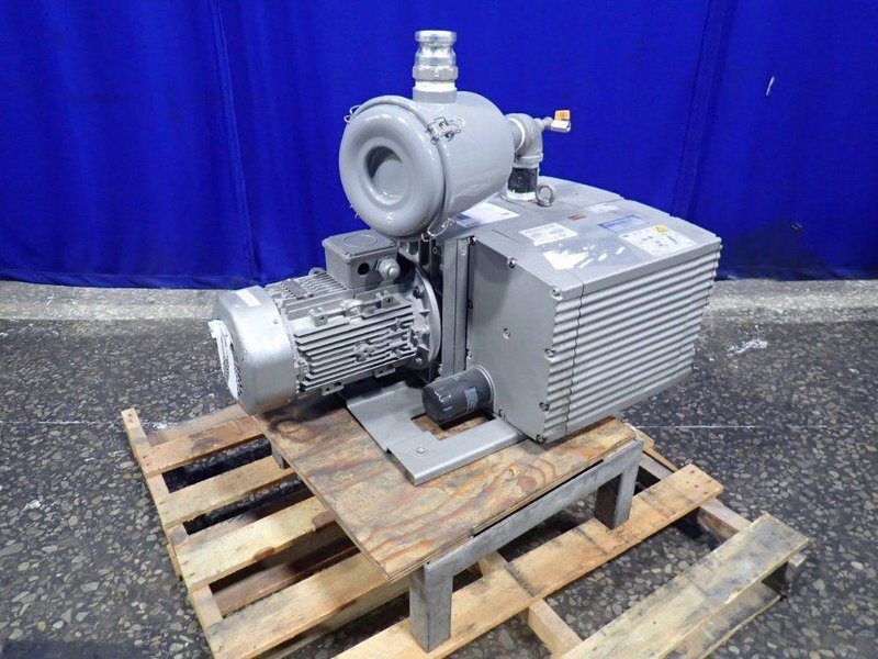 BECKER 165/198 M^3/H VACUUM PUMP  -  U5.16610-03