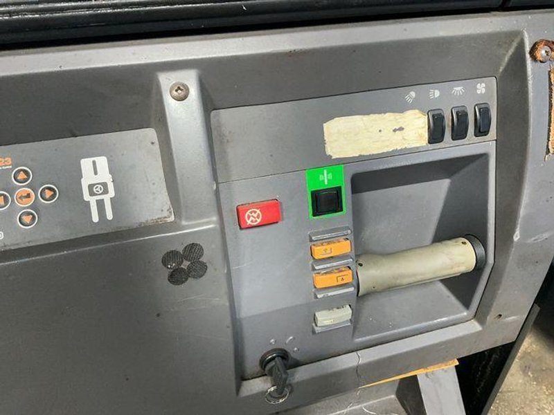 Crown 3000 Lbs Electric Order Picker - Sp3520-30