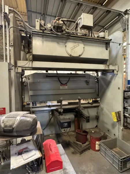 USED PACIFIC JENESIS SERIES I J-100-10 10' X 100 TON SINGLE AXIS CNC HYDRAULIC PRESS BRAKE
