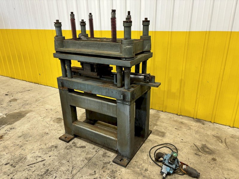 12 TON AIRAM 4-POST PNEUMATIC CUTOFF PRESS: STOCK #21325