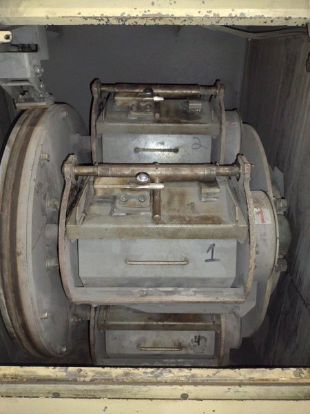 SINTOBRATOR MODEL #EC-2-033 CAROUSEL TYPE TUMBLING FINISHER: STOCK #18783