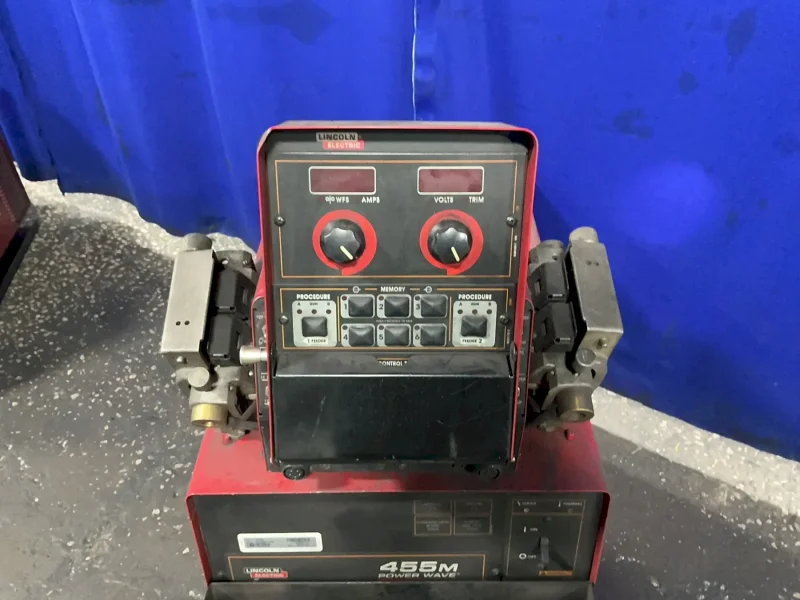 LINCOLN ELECTRIC 82 A MIG WELDER  -  455M POWER WAVE