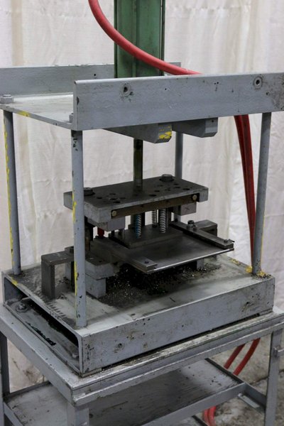 2 TON CUSTOM PNEUMATIC 4 POST PRESS: STOCK #69324