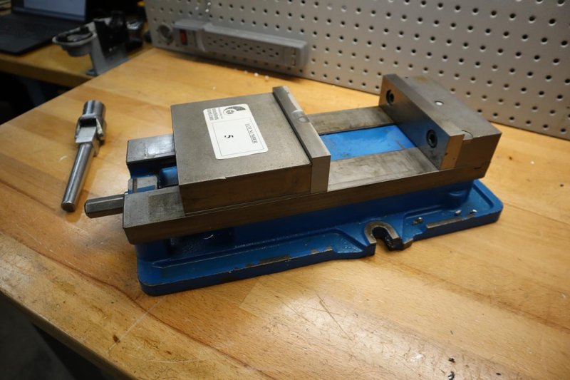 Kurt D675 Machine Vise, 6&quot; with Steel Jaws, Handle- Auction Item