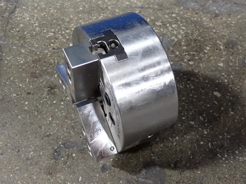 SAMCHULLY 9" 9" 3 JAW CHUCK  -  MH-208BVI