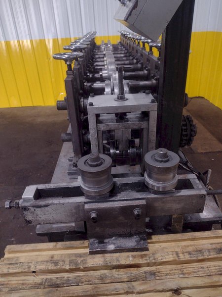 1.25&quot; C &amp; U CHANNEL 12 STAND X 8&quot; ROLLFORMER WITH HYDRAULIC CUTOFF: STOCK #18943