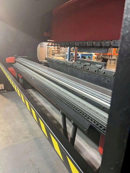 144T X 14′ Amada HFE130-4S Hydraulic Press Brake, 2001