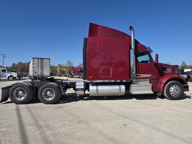 PETERBILT 567 - Trucks