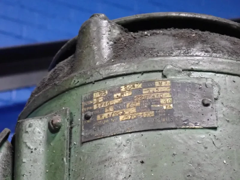 CLEVELAND 32" X 8" VERTICAL MILL