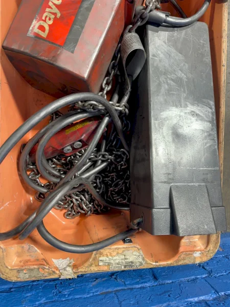 DAYTON 2 TON ELECTRIC HOIST   -  3YB77