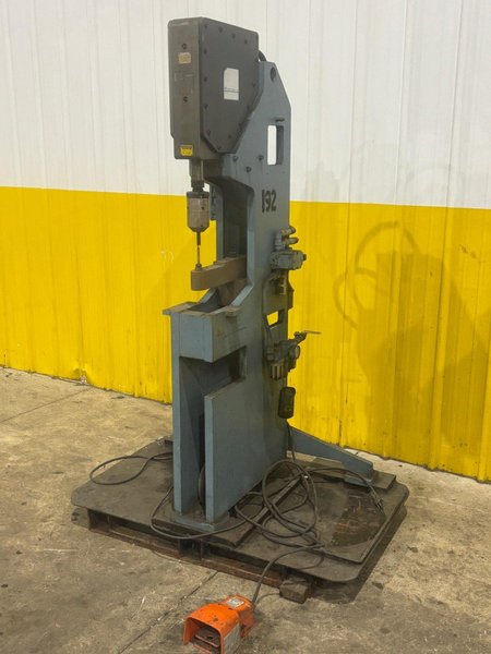 10 TON BTM MODEL #P10F TOG-L-LOC AIR TOGGLE SHEET METAL PRESS: YOBRO #24796