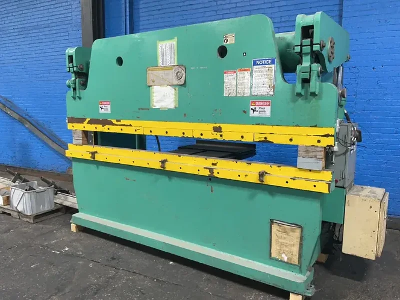 Accurpress 130 Ton / 10' Press Brake - 713010