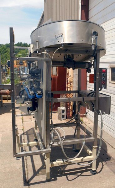 New England Machinery | S.S. Bottle Unscrambler w/ S.S Incline Conveyor