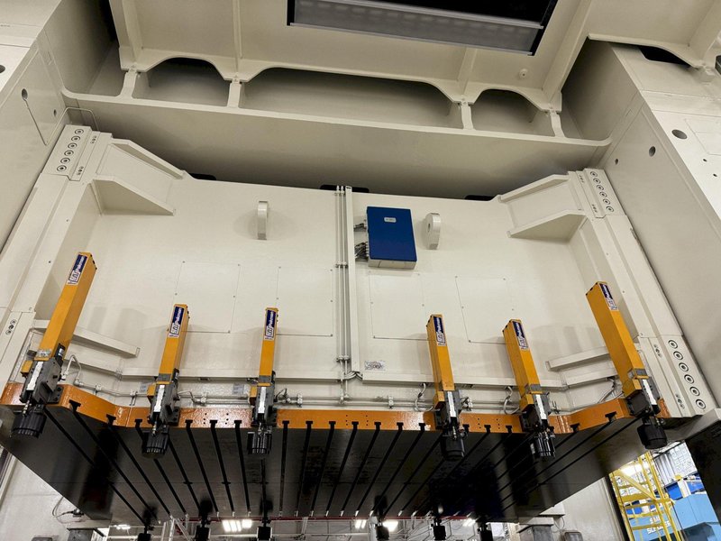 2500 TON SCHULER SMG HZPU-T-2250-4600/2450 HYDRAULIC PRESS. STOCK # 0902224