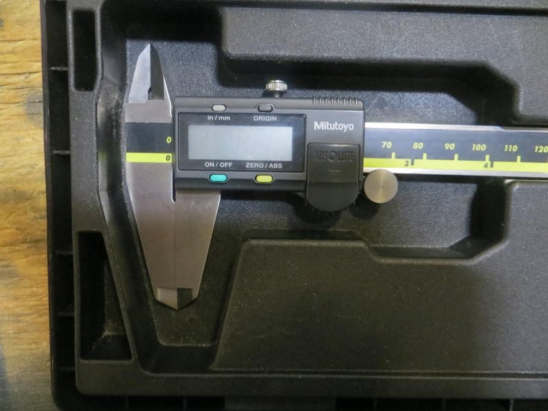 Mitutoyo 8&quot; Absolute AOS Digimatic Digital Caliper w Case- Auction Item