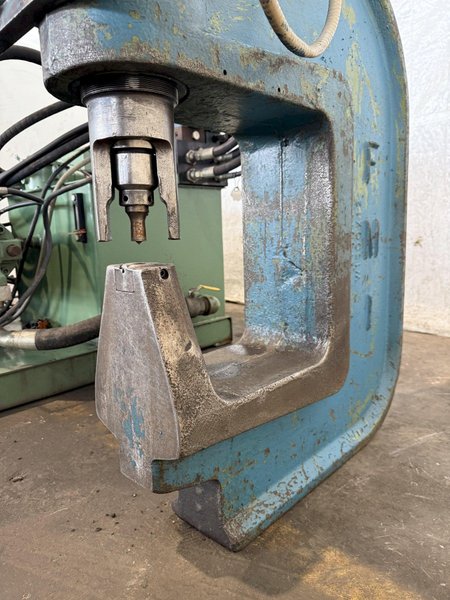 150 TON FRANKLIN MANUFACTURING C FRAME HYDRAULIC WEB PUNCH. STOCK # 0666125