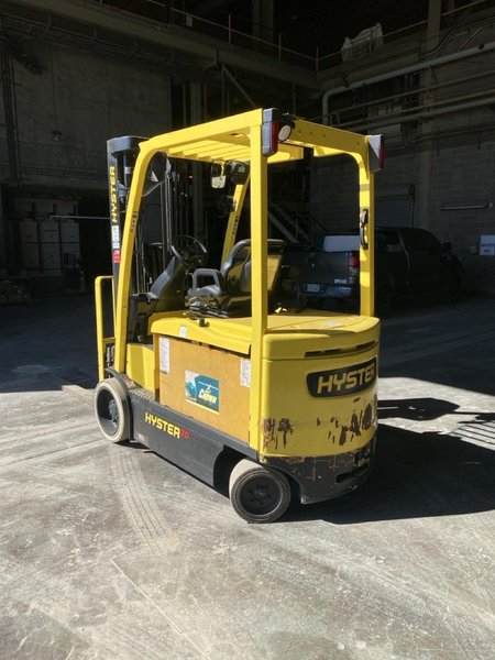 Hyster E70XN Electric Cushion Tire Forklift, 2021 – 7,000 lb Capacity, Sit-Down Rider (2)