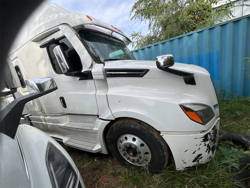 2021 Freightliner Cascadia 1FUJHHDR6MLMJ2151