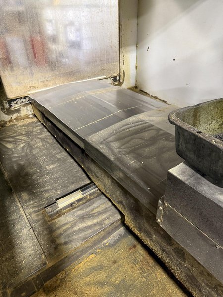 HAAS VF-10 VERTICAL MACHINING CENTER. STOCK # 0325526