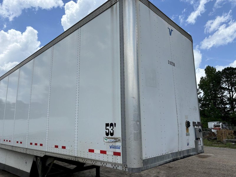 2016 Vanguard 53 x 102 5V8VC5328GM610462