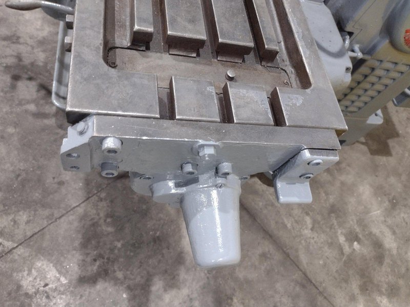 #3 KEARNEY &amp; TRECKER MILWAUKEE MODEL #3 VERTICAL MILLING MACHINE 64" x 13" x 10 HP: YOBRO #24458