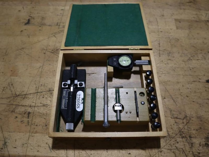 Brown &amp; Sharpe 7570 1/8-1" Bore Gage w Case- Auction Item