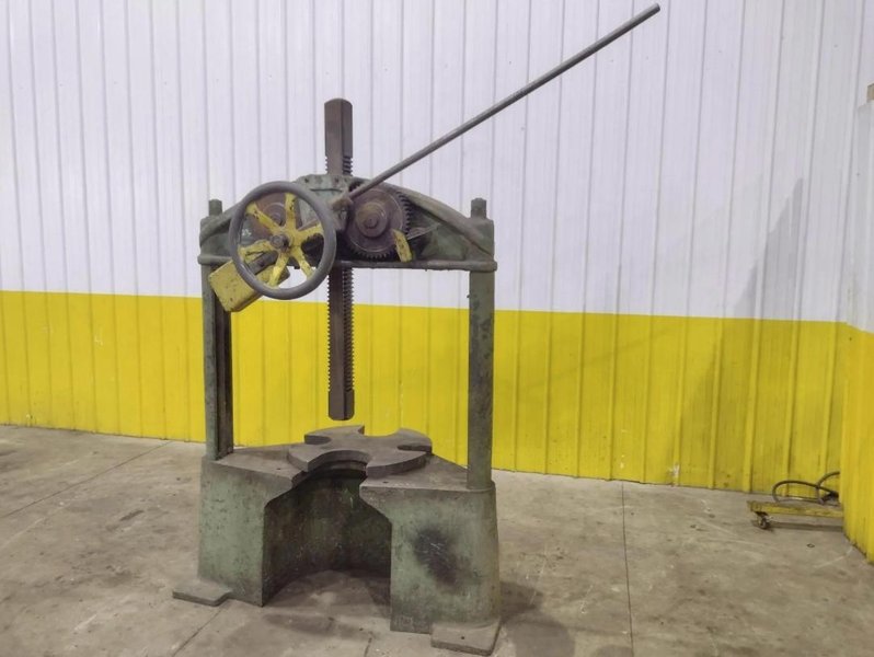 GREENERD #32 TWIN-POST MANUAL ARBOR PRESS. STOCK # 0435026
