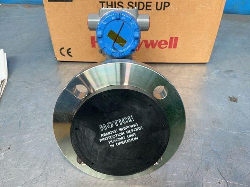 Honeywell Flange Mounted Liquid Level Transmitter - Stf828-e1hs4a-h1f-a-ad0-11s-a-00a6-00-0000