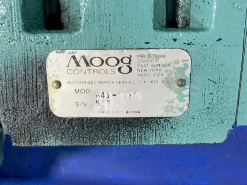 MOOG HYDRAULIC VALVES  -  641-201A