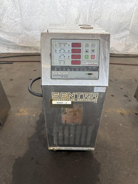 ADVANTAGE ENGINEERING WATER-CIRCULATING TEMPERATURE CONTROL UNIT. STOCK # 1115624