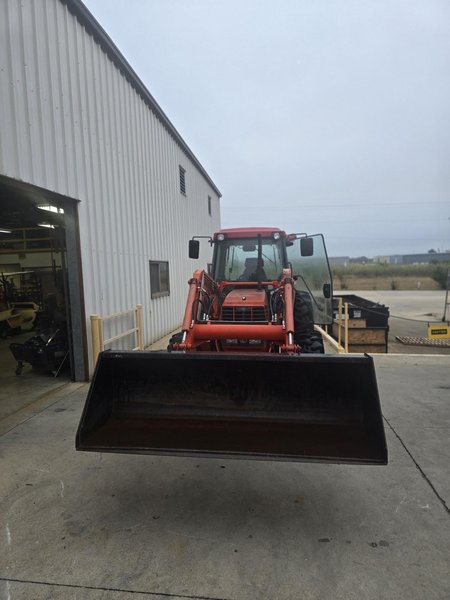 Kubota M1281 Tractor – LA1251 Front Loader