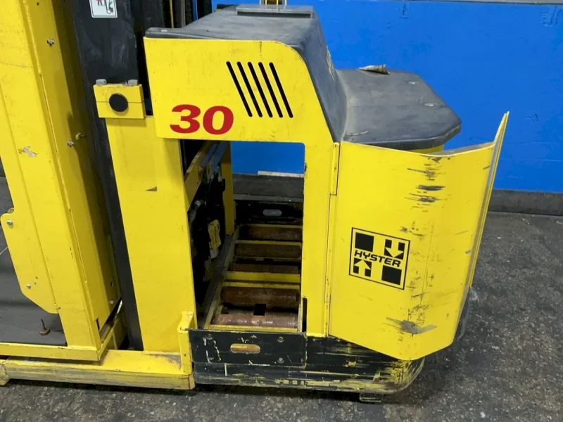 HYSTER 3000 LBS ORDER PICKER  -  R30XM3