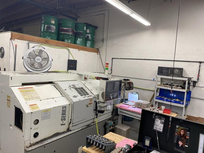 Okuma ES L8 CNC Lathe, 1999 – Tailstock, Chip Conveyor