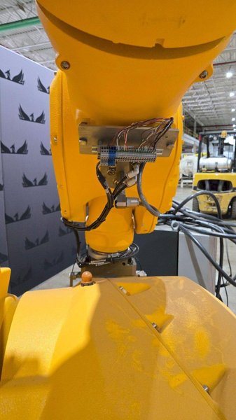 STAUBLI TX200 / CS8C TX200 ROBOTIC ARM AND CABINET – NO TEACH PENDANT USED