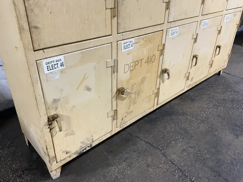 STRONG HOLD 10 DOORS LOCKERS