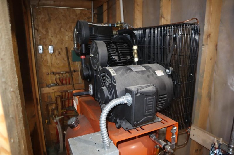 C&#039;Aire 7.5 HP Piston Type Air Compressor, Tw0-Stage with Vertical Air Tank- Auction Item