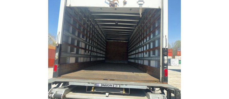 International MV607 Box Truck, 2020 – Cummins B6.7 Diesel, Allison Automatic, 26′ Dry Van, Liftgate, GVWR 25,999