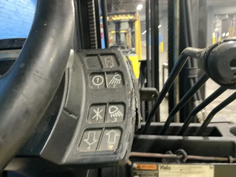 YALE 4550 LBS PROPANE FORKLIFT  -  GLC050VXNVSE085