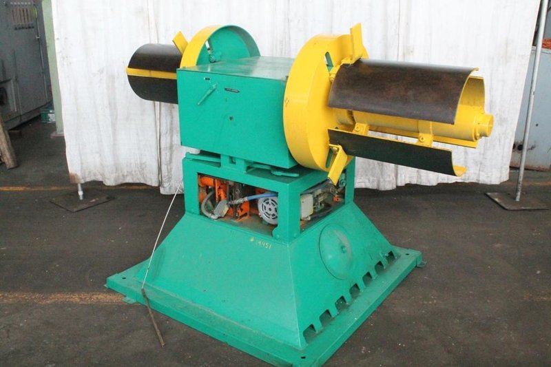 2500 LB X 16&#039; MICRO TOOL MOTORIZED DOUBLE END UNCOILER: STOCK #19451