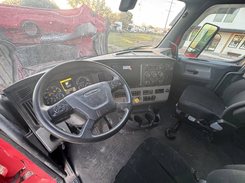 2020 Freightliner Cascadia 1FUJHHDV3LLLC1684