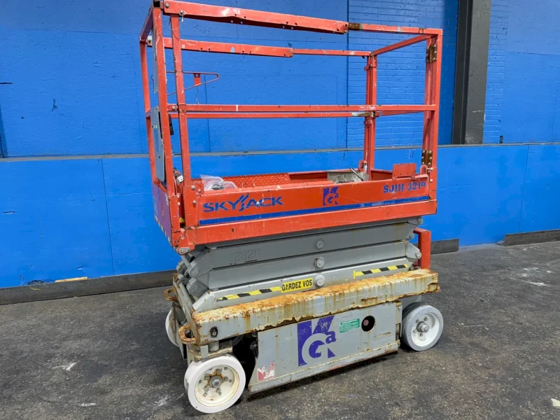 SKYJACK 550 LBS SCISSOR LIFT  -  SJ III-3219