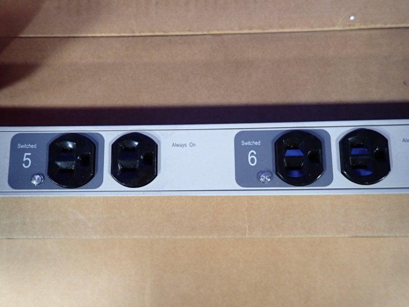 APC MASTER SWITCH POWER CONTROL UNIT  -  AP9221