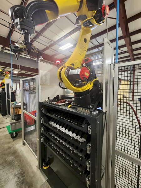 Okuma Genos M460V-5AX 5-Axis CNC VMC, 2021 – Robot Loader, Chip Conveyor, Mist Collector