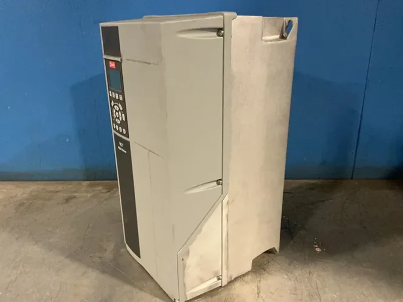 DANFOSS 20HP VLT AQUA SERVO DRIVE  -  131Z0575