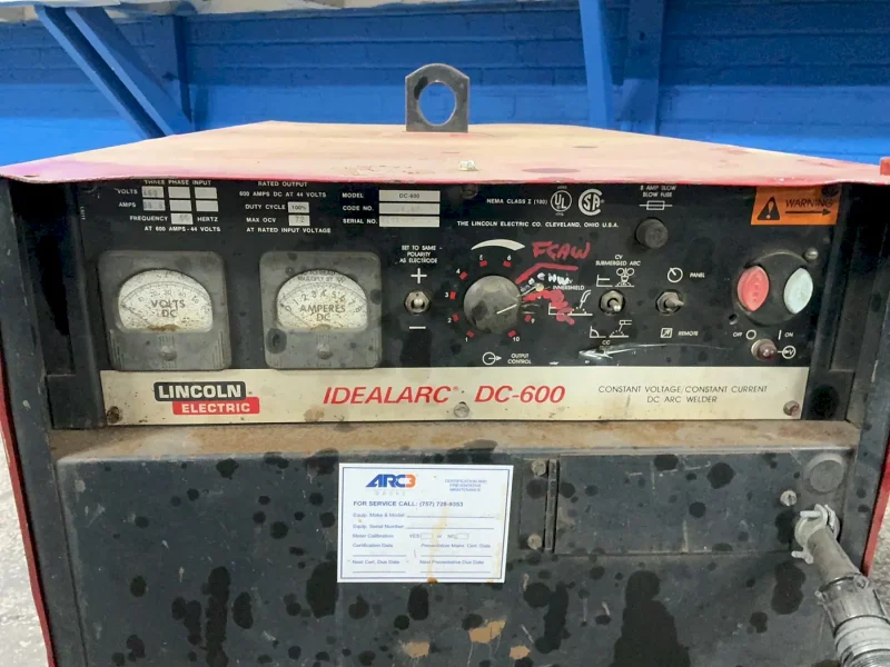 LINCOLN ELECTRIC 600 A WELDER  -  IDEALARC DC-600