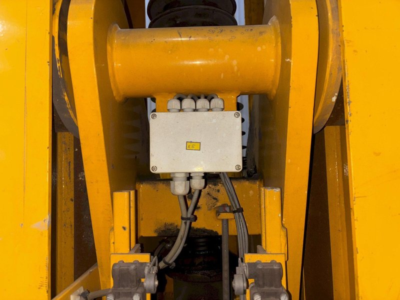 (4) 20 TON (160,000 LBS TOTAL) RAILWAY / NEUERO HEAVY DUTY MOBILE VERTICAL LIFT JACKS: YOBRO #23870